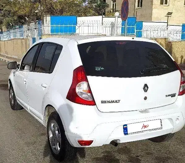 ساندرو اتوماتیک/مدل ۹۵ /کم کارکرد /بی رنگ / تمیز|خودرو سواری و وانت|تهران, تهران‌نو|دیوار