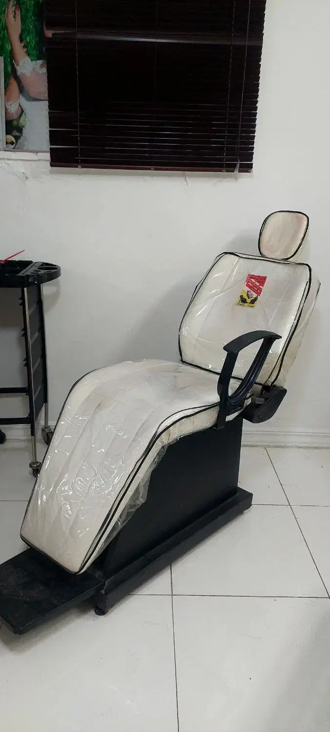 ۲ عددصندلی اصلاح طرح برقی  در حد نو|آرایشگاه و سالن‌های زیبایی|مشهد, هفت تیر (آب و برق)|دیوار