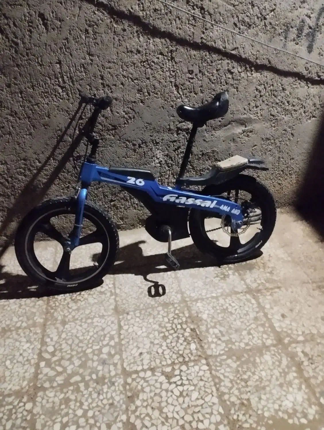 دوچرخه|دوچرخه، اسکیت، اسکوتر|زهک, |دیوار