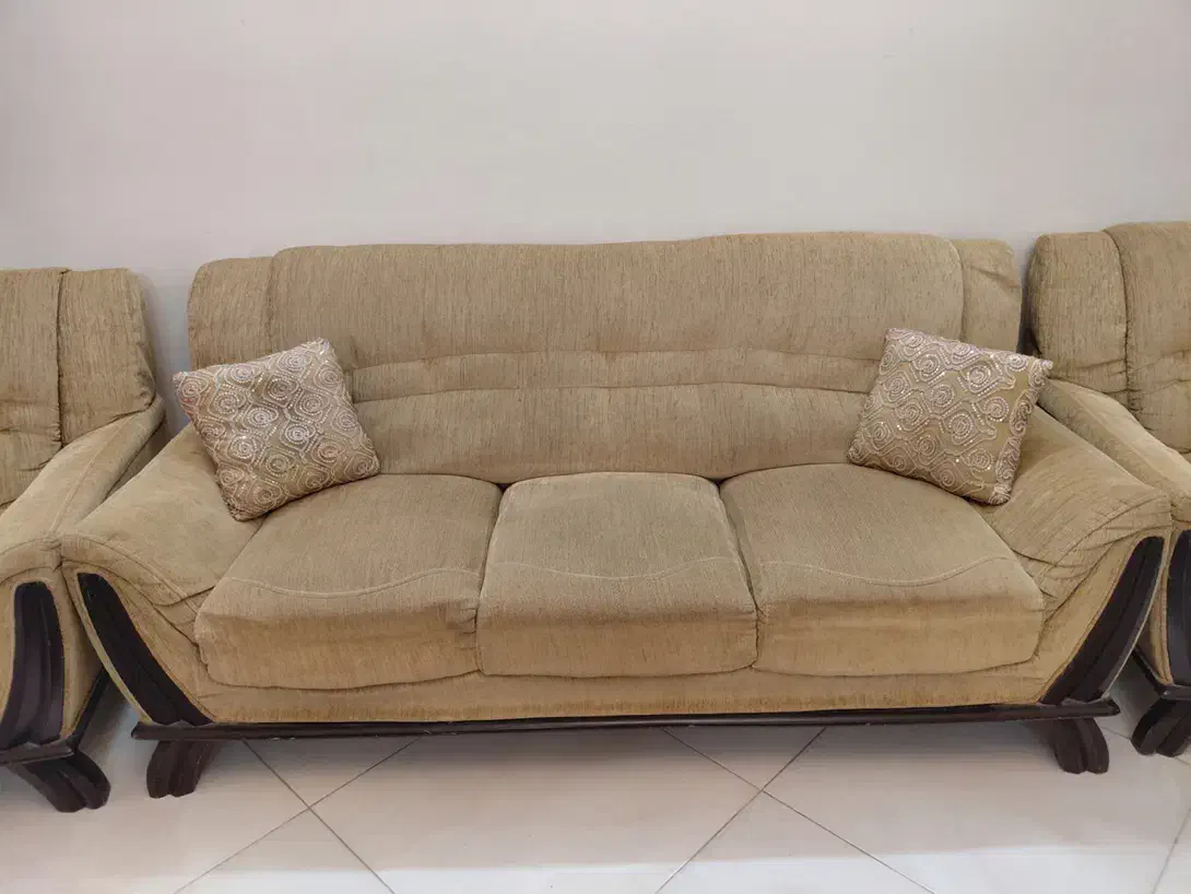 راحتی|مبلمان خانگی و میز عسلی|اصفهان, چشمه باقرخان|دیوار