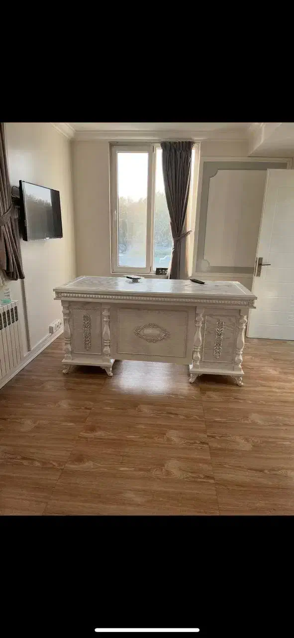 فروش یک میز مدیریت و فریزر|مبلمان اداری|مشهد, امیریه|دیوار