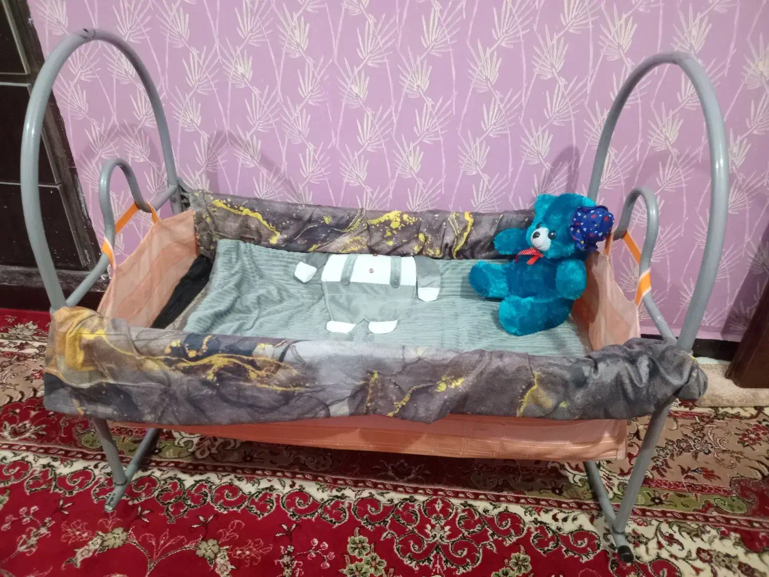 گهواره سالم وی دست لباس ی تیکه سایزصفر|اسباب و اثاث بچه|اهواز, پردیس|دیوار