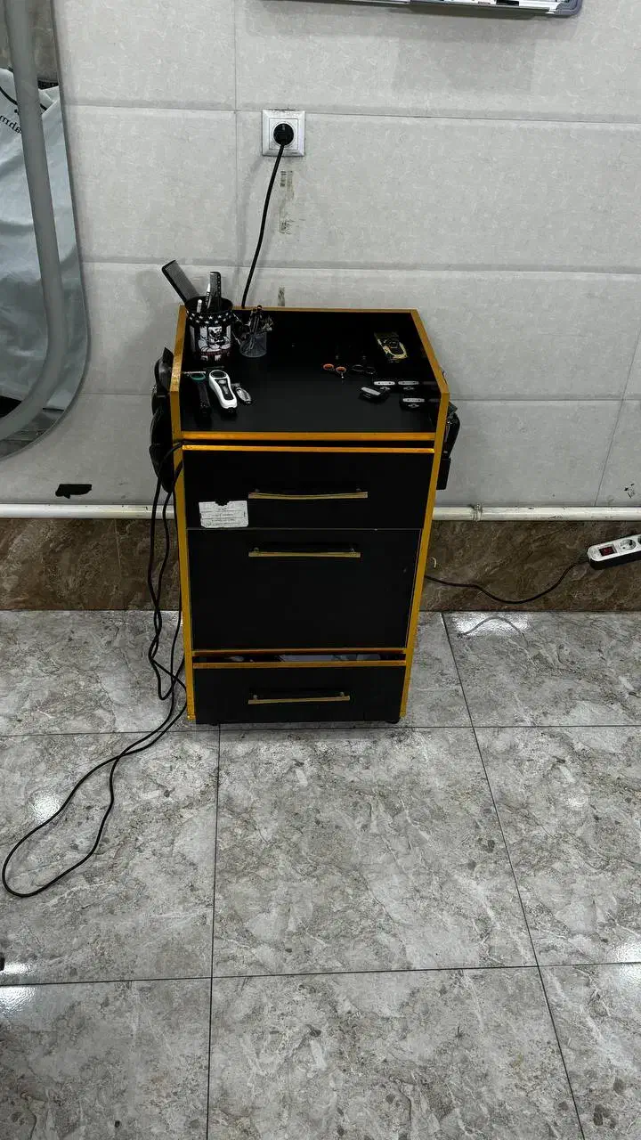 تجهیزات آرایشگاهی|آرایشگاه و سالن‌های زیبایی|مرند, |دیوار