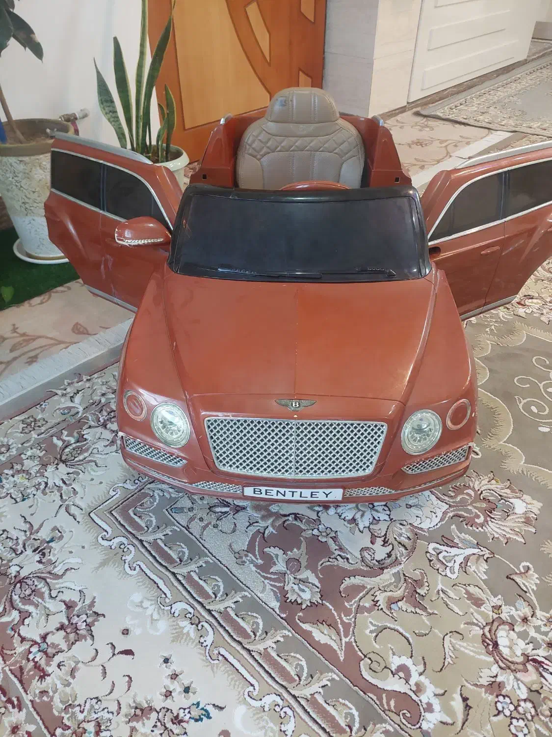 ماشین شارژی|اسباب‌بازی بچه|بروجن, |دیوار