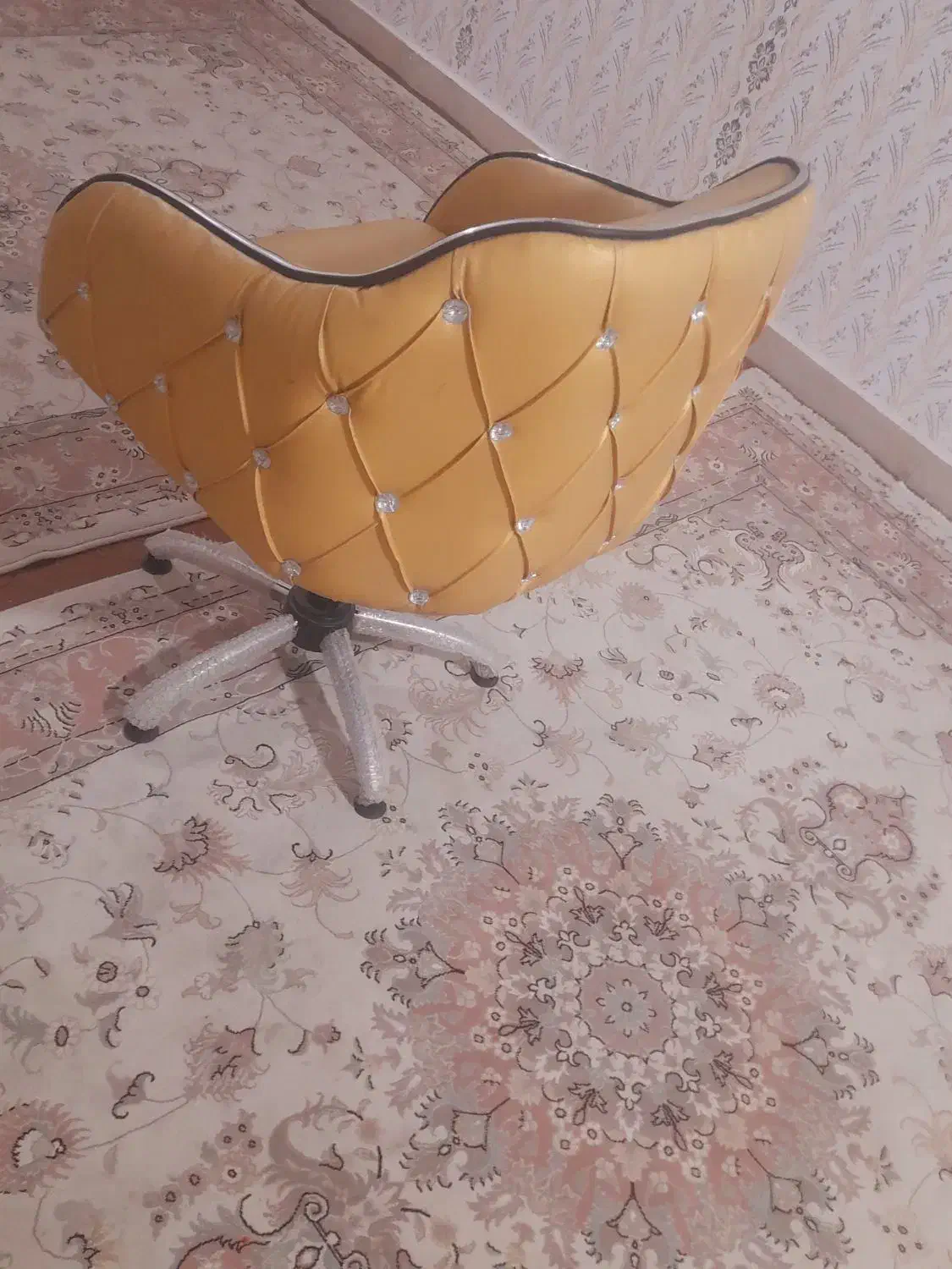 صندلی چرم چرخی|صندلی و نیمکت|مشگین شهر, |دیوار