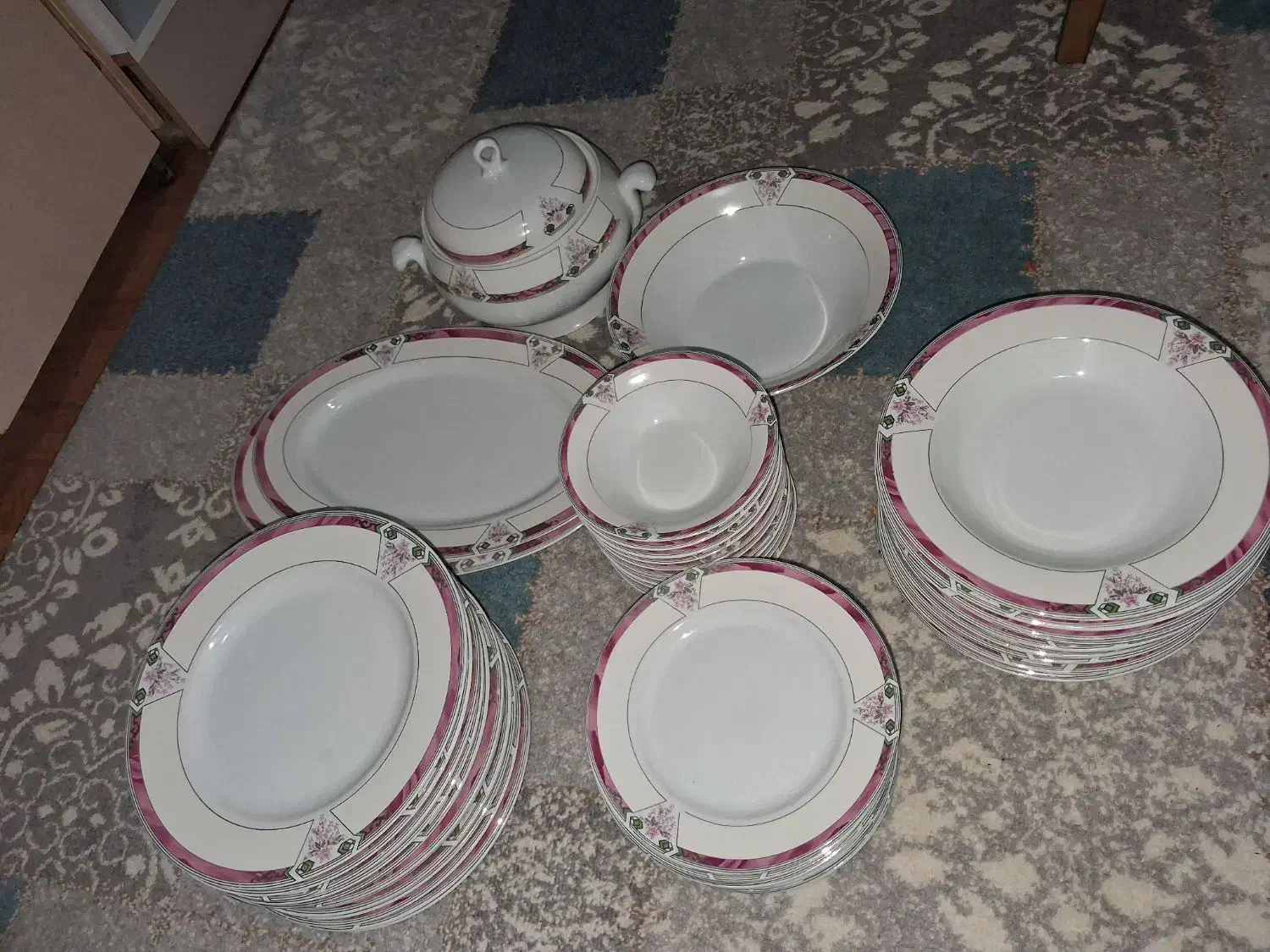 سرویس چینی ۱۲ نفره|ظروف سرو و پذیرایی|پارسآباد, |دیوار