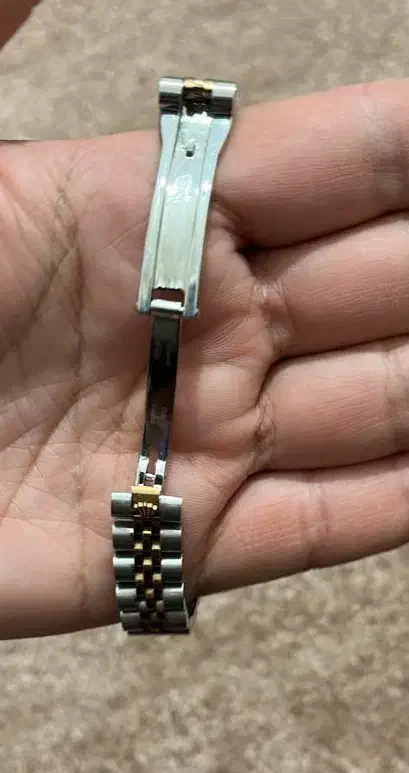 ساعت رولکس|ساعت|شیراز, کوشک میدان|دیوار