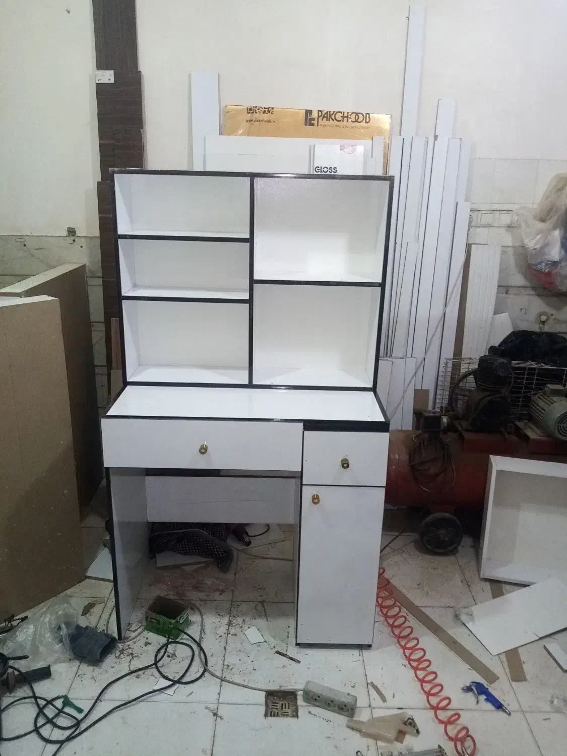 کتابخانه م|کتابخانه، شلف، قفسه‌های دیواری|زاهدان, |دیوار