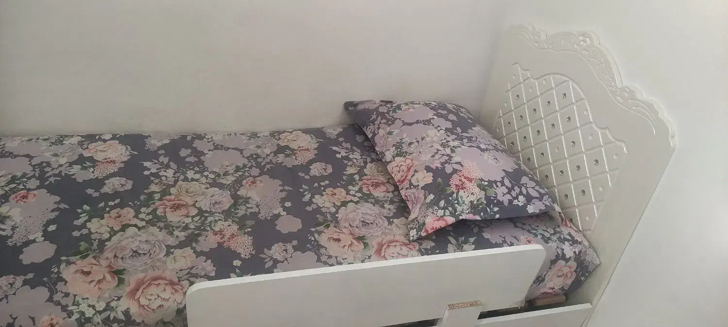 تخت یک نفره|تخت و سرویس خواب|تربت جام, تیپ ۳۸ زرهی تربت جام|دیوار