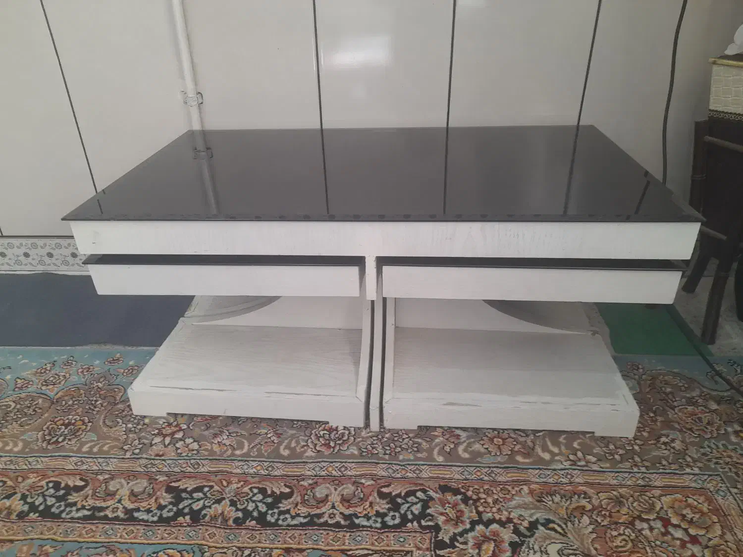 جلو مبلی چوبی با چهار میز کوچک الشتر|مبلمان خانگی و میز عسلی|الشتر, |دیوار