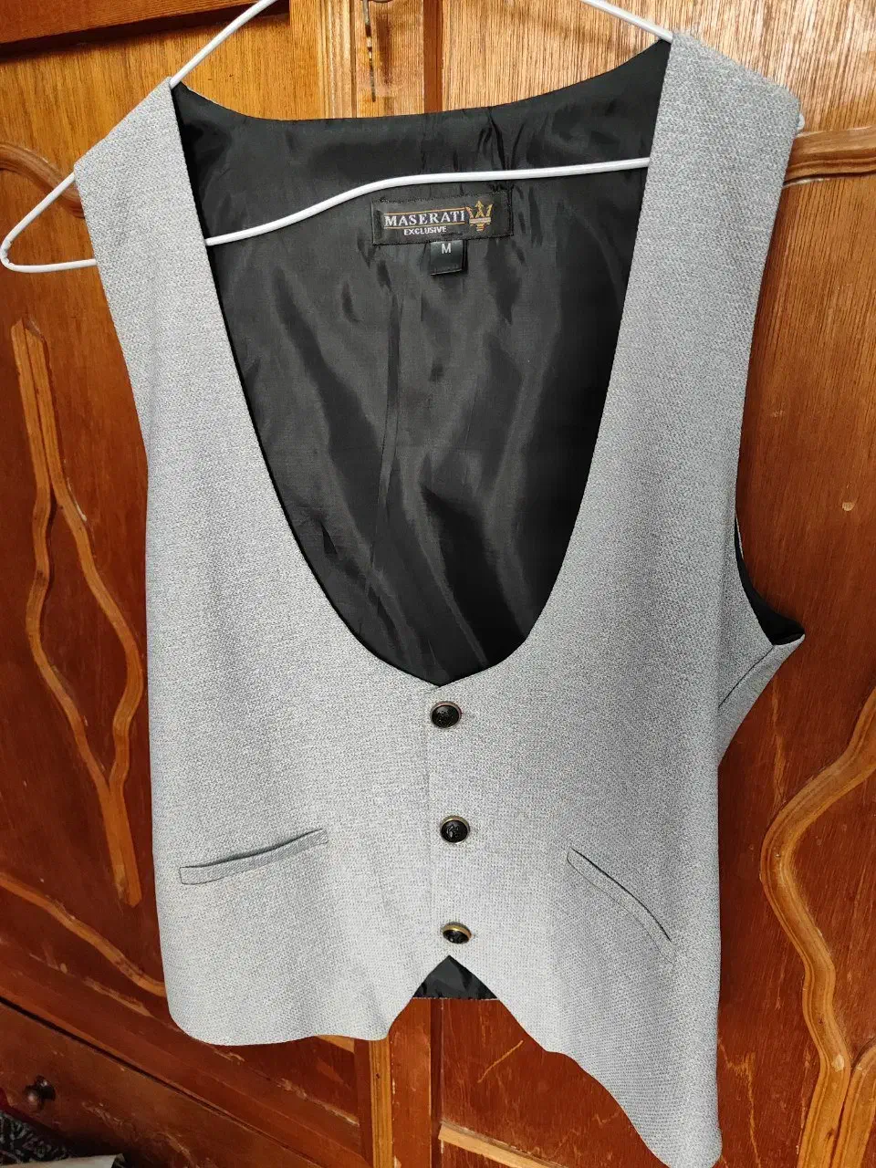 کت و شلوار|لباس|رشت, یخسازی|دیوار