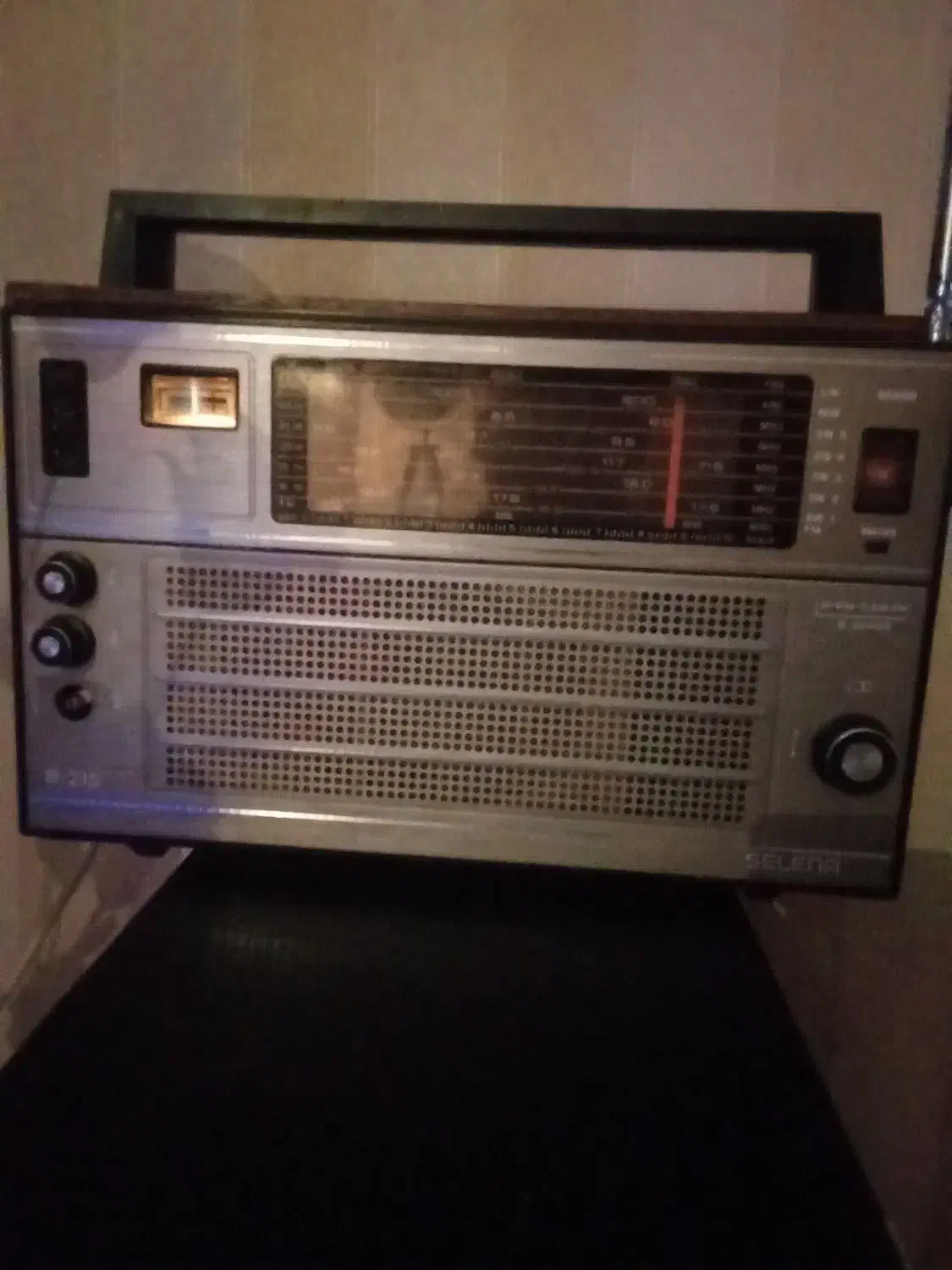 رادیو قدیمی B215|کلکسیون اشیاء عتیقه|رشت, پسیخان|دیوار