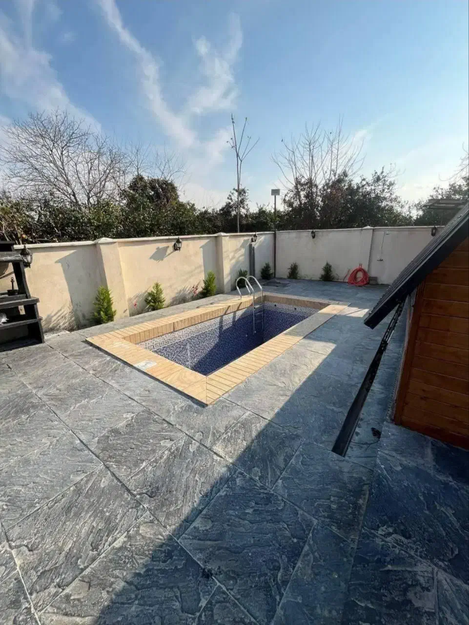 زمین با کلبه سوئیسی ویوی ناب جنگل|فروش خانه و ویلا|ایزدشهر, |دیوار