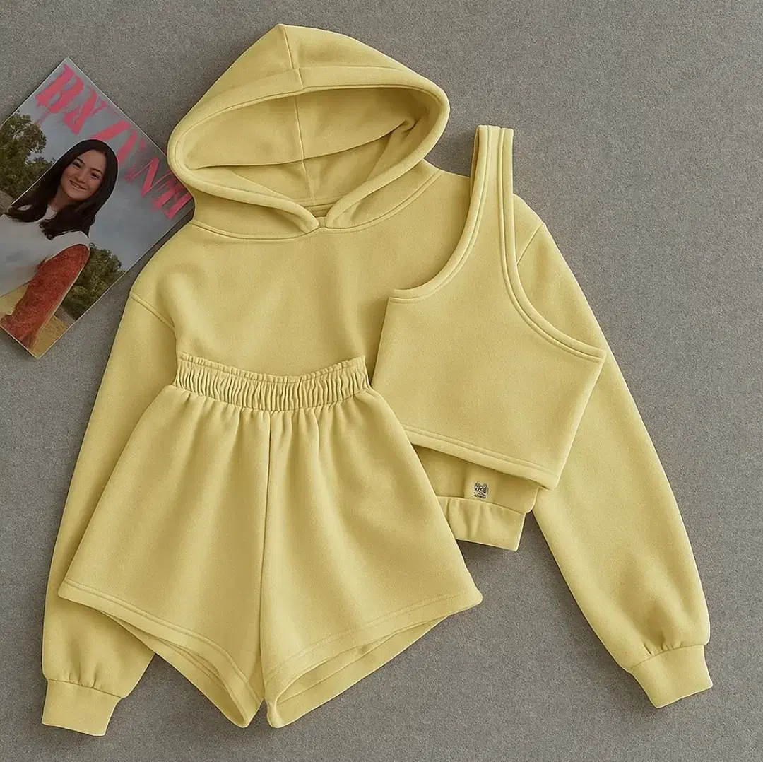 ست سه تکه ورزشی و لگ لاتکس|لباس|شیراز, بعثت|دیوار