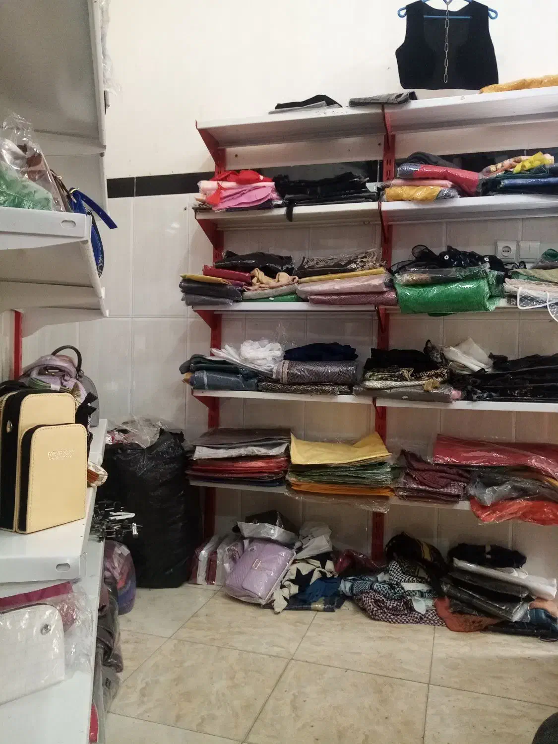 شال و روسری|لباس|ربط, |دیوار