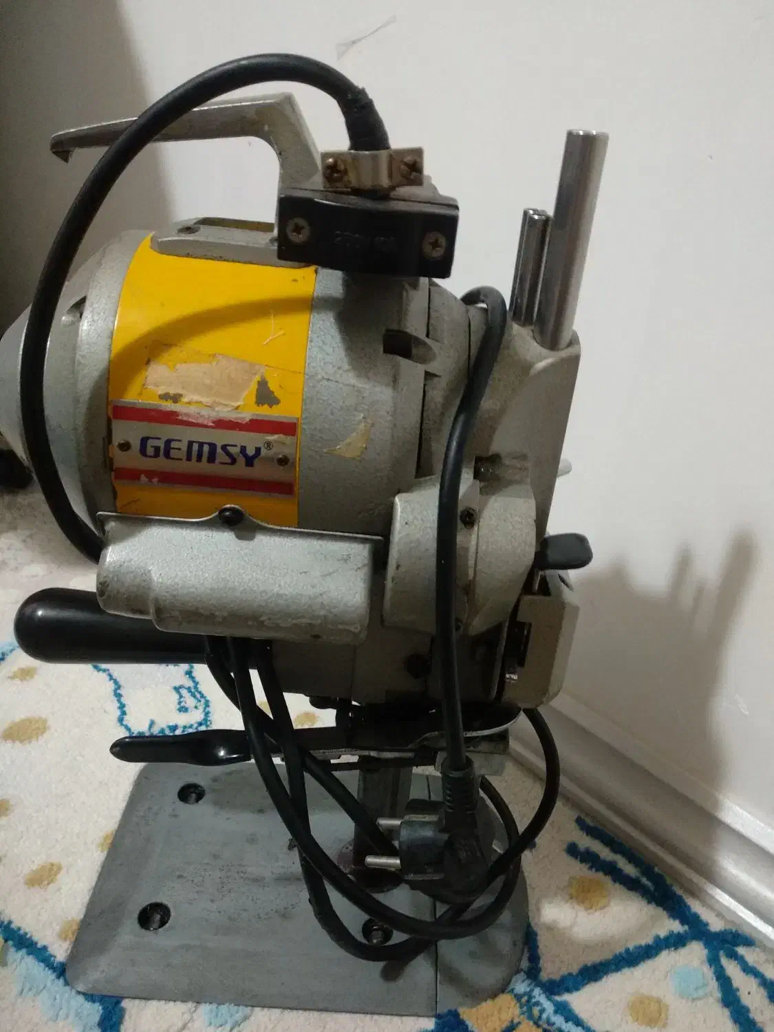 قیچی برقی|چرخ خیاطی و ریسندگی|رشت, حومه رشت|دیوار