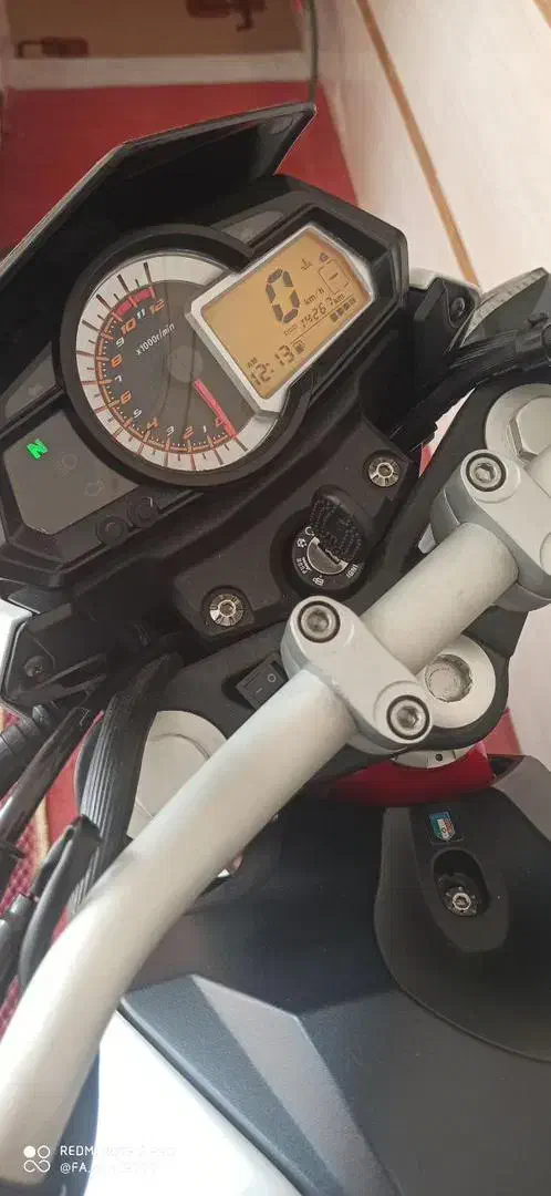 بنلی تک سیلندر|موتورسیکلت|صومعه‌سرا, |دیوار