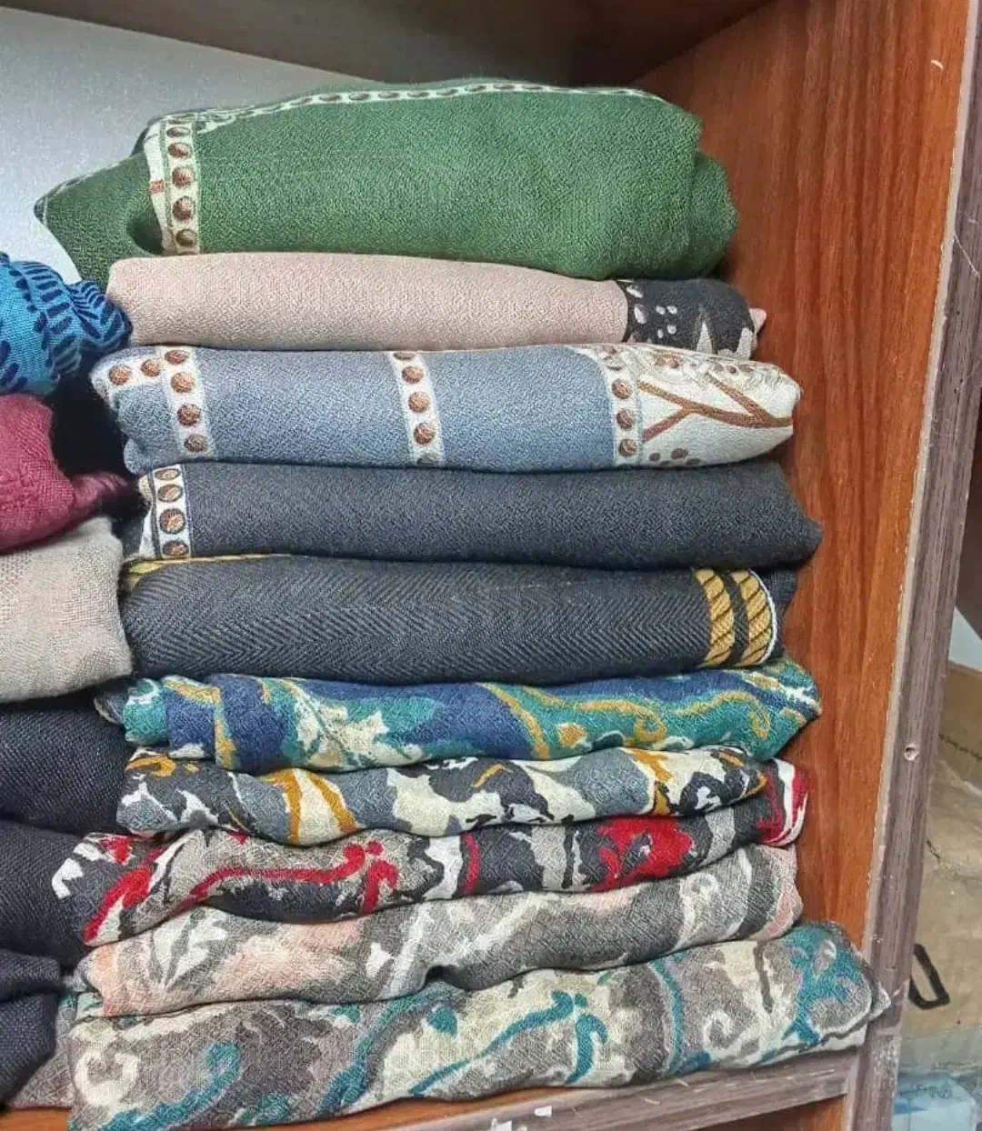 220 عدد شال و روسری|عمدهفروشی|ری, سیزده آبان|دیوار