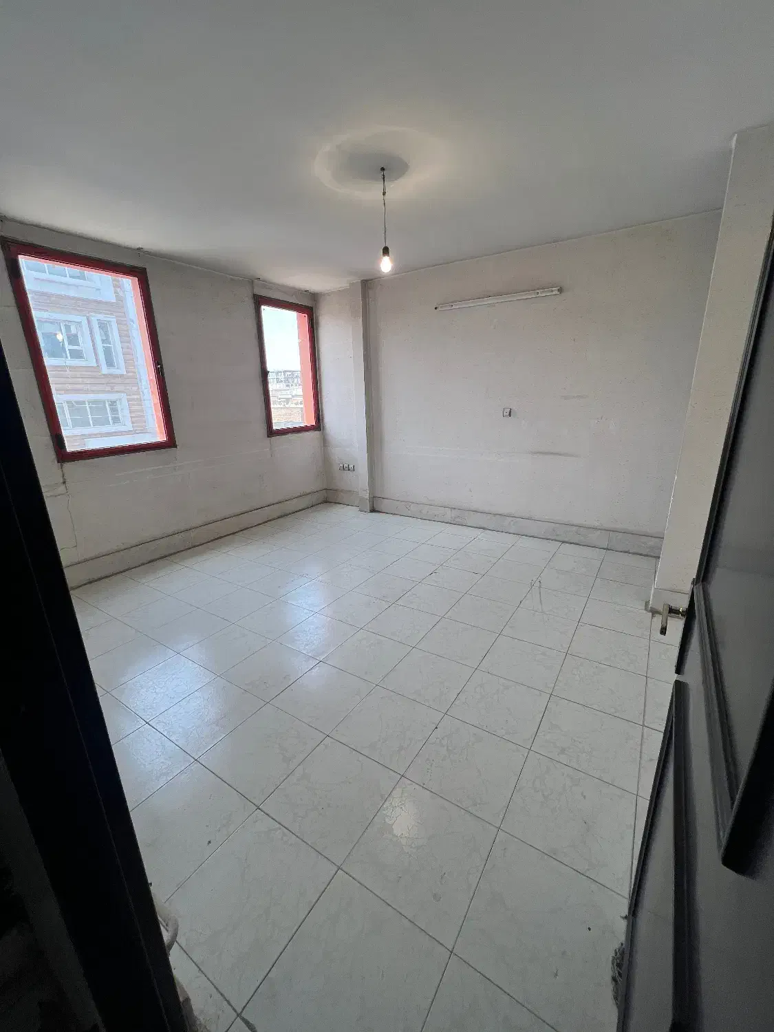 فروش یا معاوضه یک واحد اداری تجاری|فروش دفتر کار، اتاق اداری، مطب|تاکستان, |دیوار