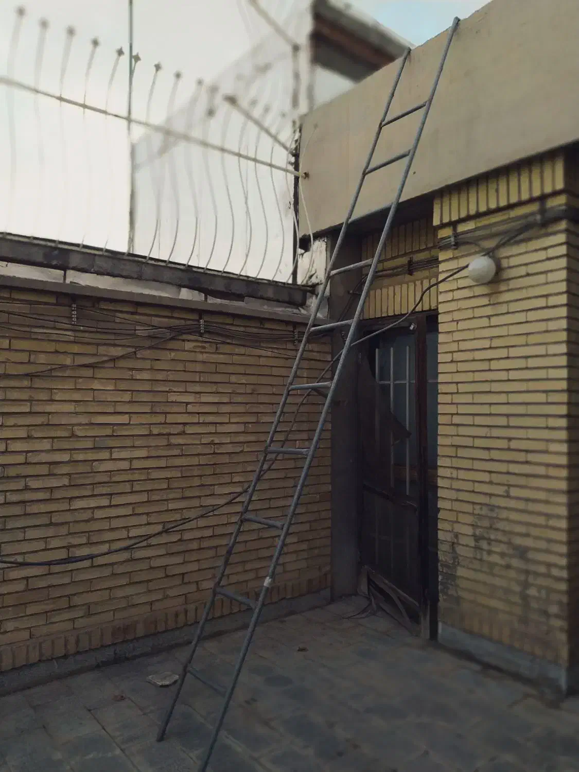 نردبان اهنی|ابزارآلات|مبارکه, |دیوار