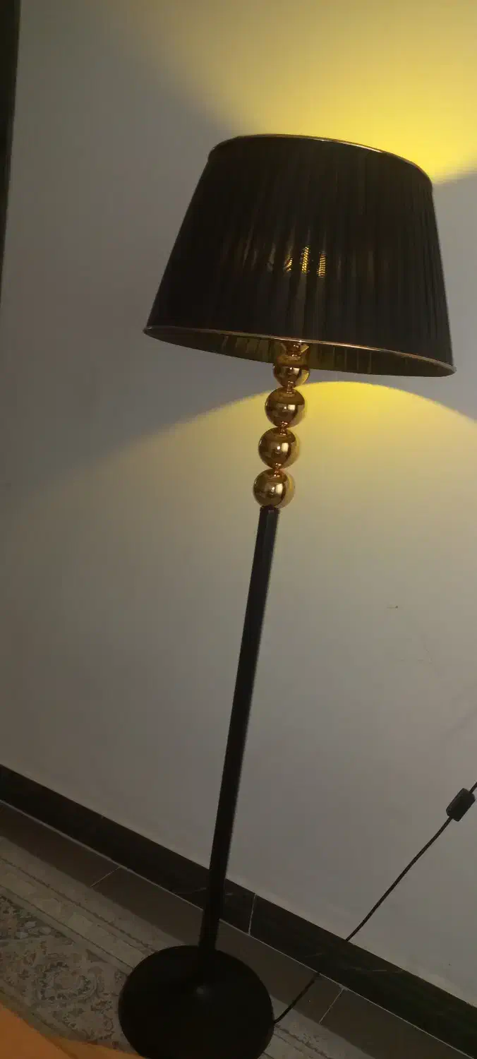 آباژور کاملا نو با چراغ زرد|لوستر و چراغ آویز|هشتگرد, شهرک ولیعصر (مصلی)|دیوار