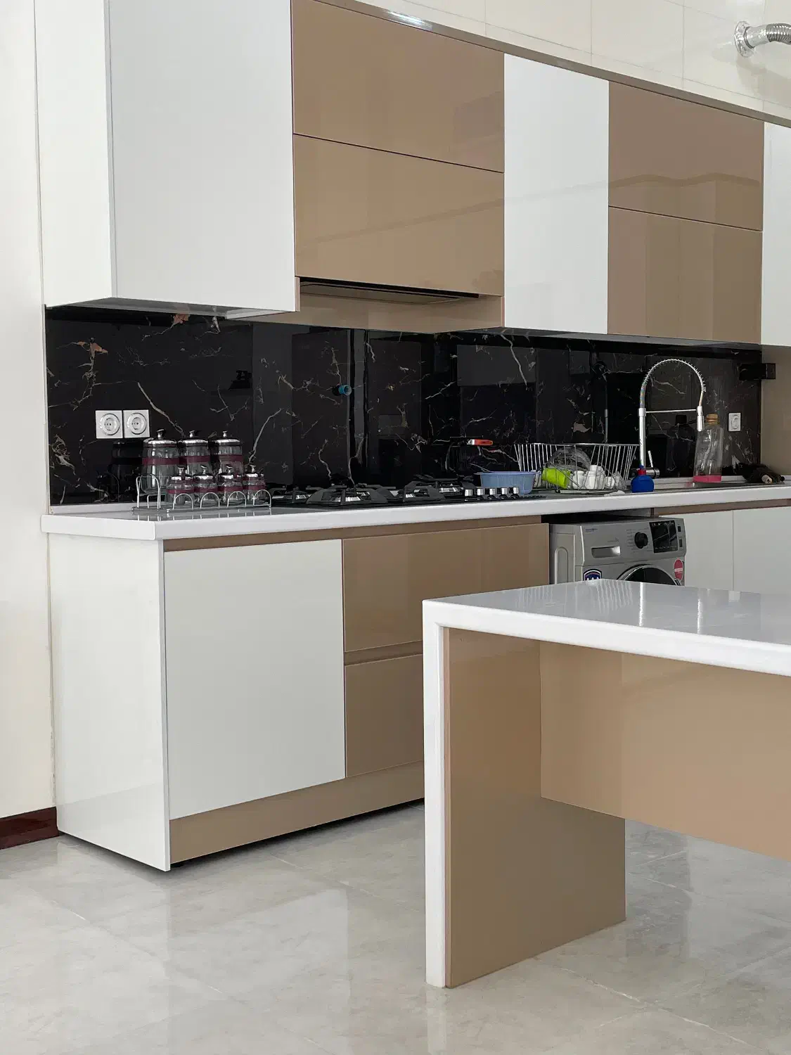 طراحی و اجرای کابینت آشپزخانه لوکس|مصالح و تجهیزات ساختمان|یزد, |دیوار