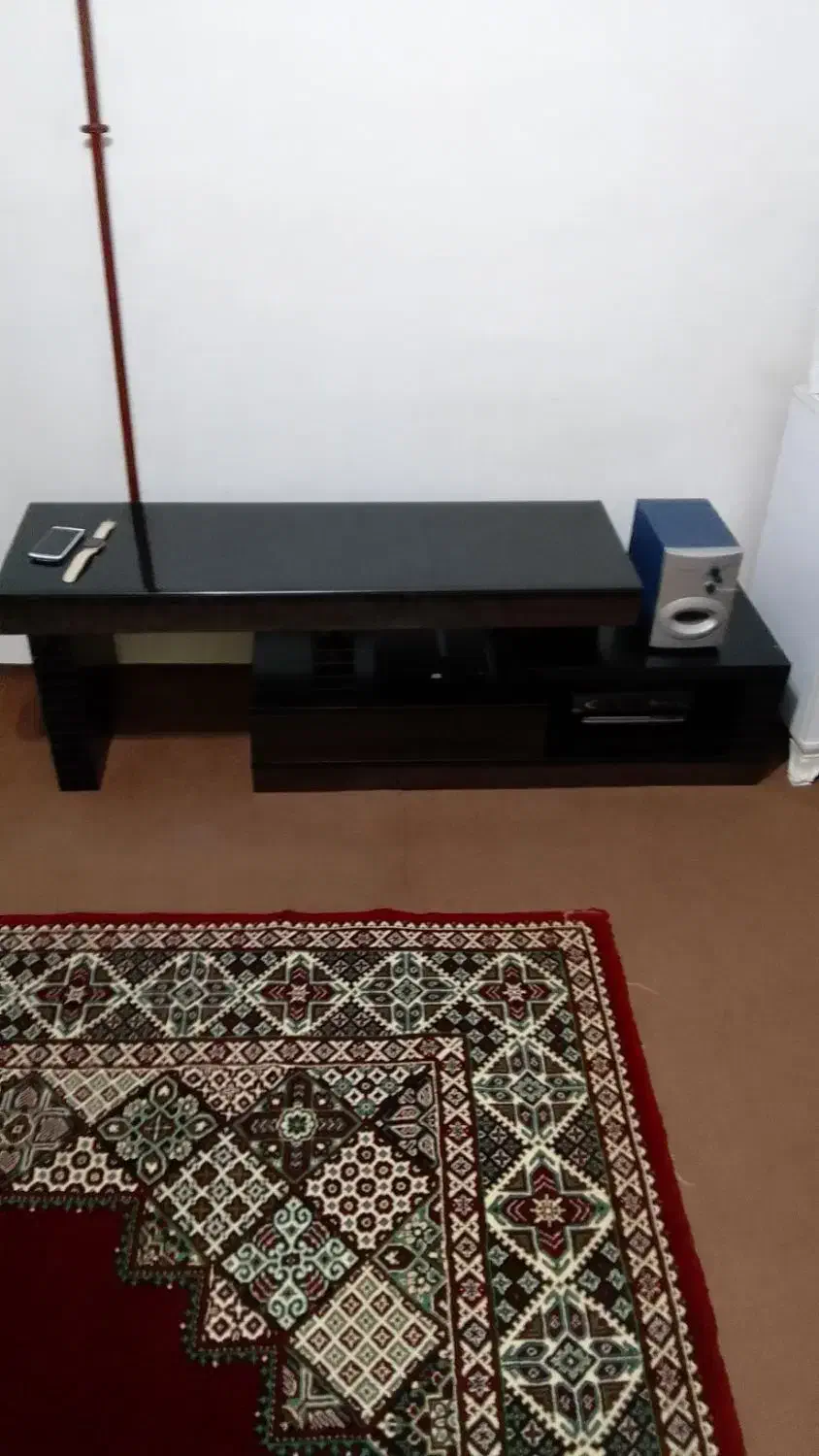میز تلویزیون متحرک چوبی در حد نو|میز تلویزیون|آستانه اشرفیه, |دیوار
