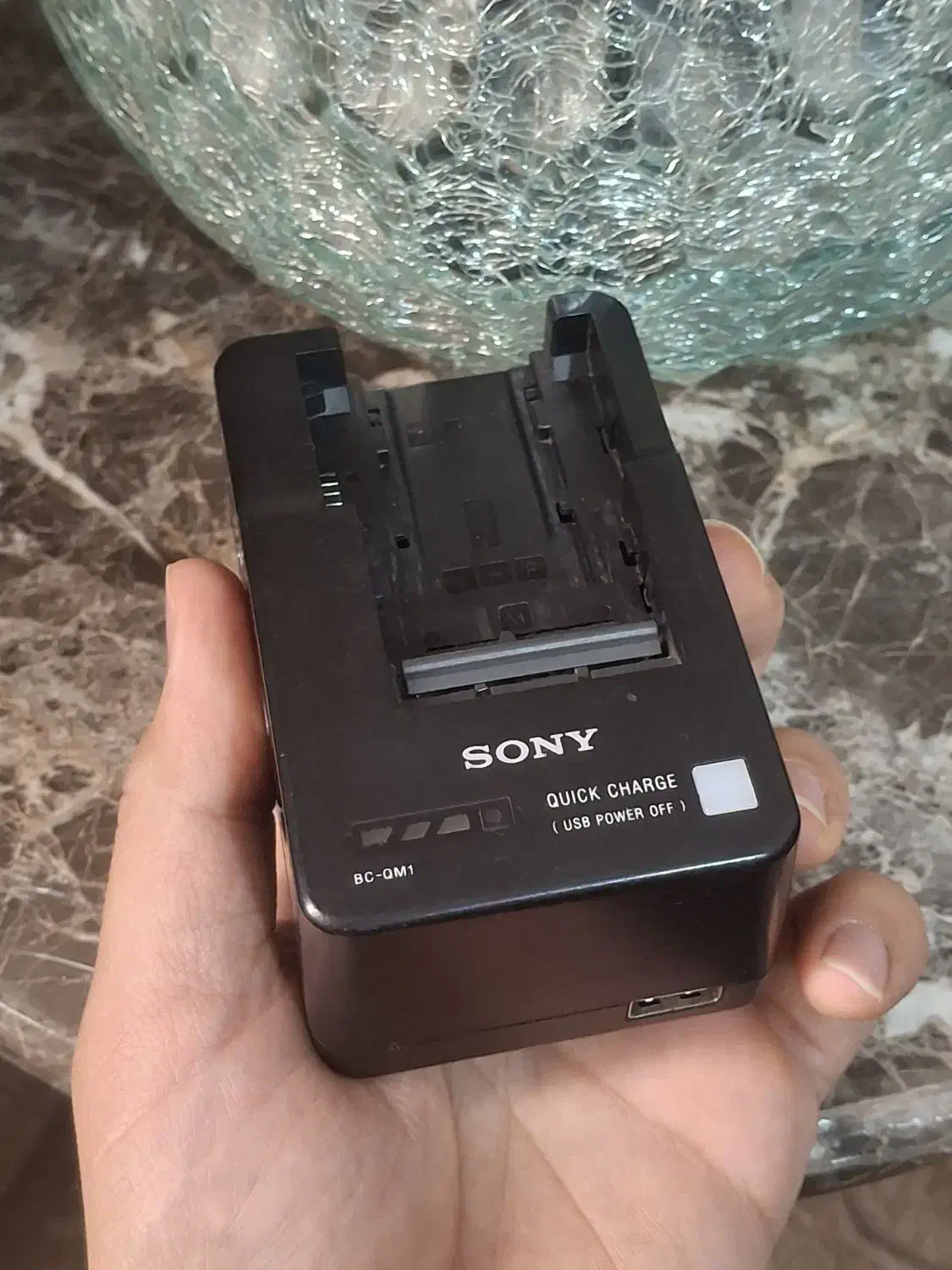 شارژر سونی اورجینالBC-QM1 مناسب دوربین کراپ سنسور|دوربین عکاسی و فیلم‌برداری|باغستان, |دیوار