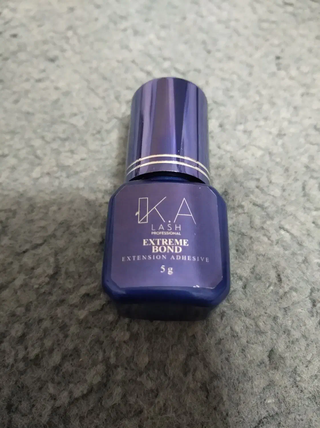 چسب کاشت مژه|آرایشی، بهداشتی، درمانی|قم, حکمت شمالی|دیوار