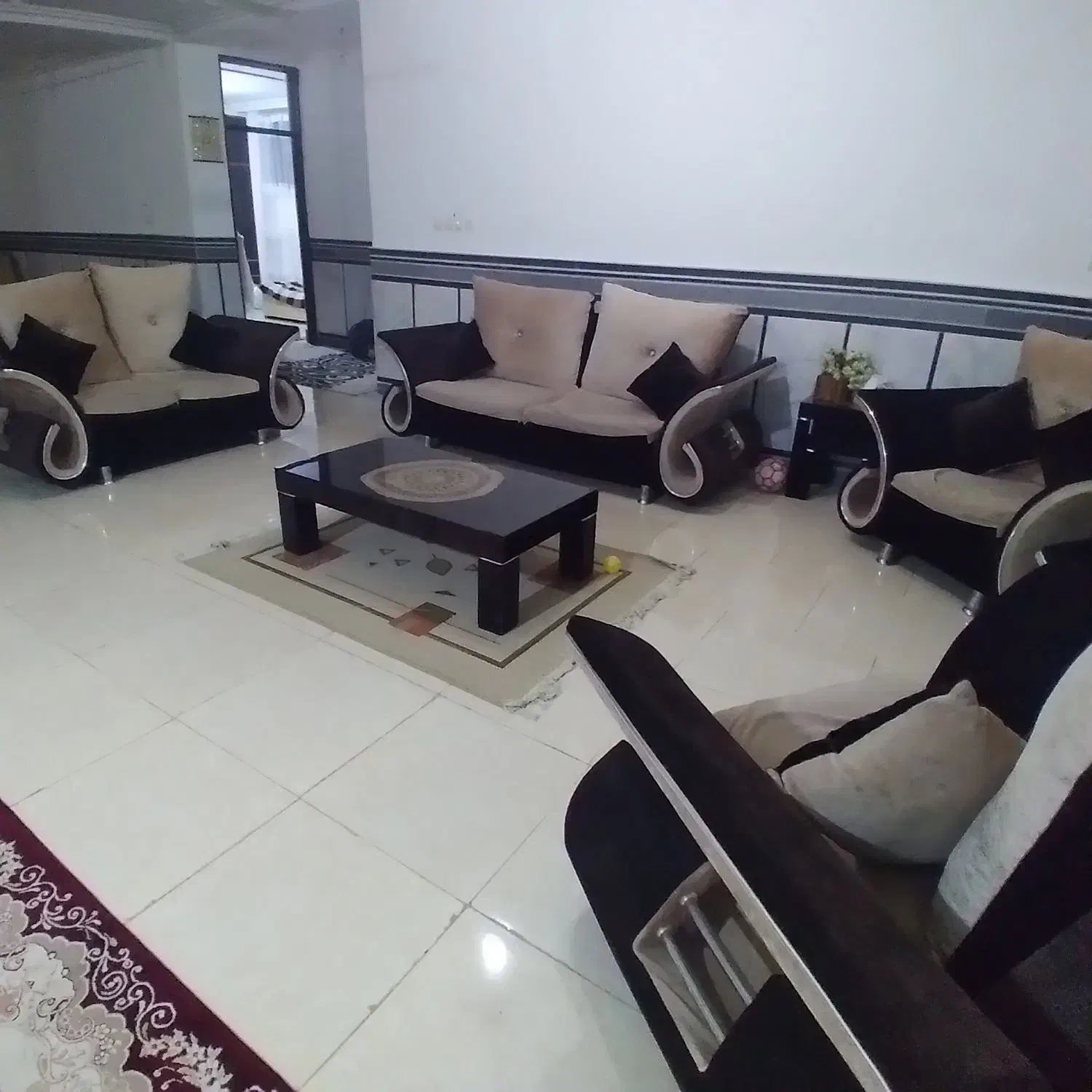 مبلمان و یک گلیم ۱۲ و فرش ۱۲ متری کارکرده|مبلمان خانگی و میز عسلی|کلاله, |دیوار