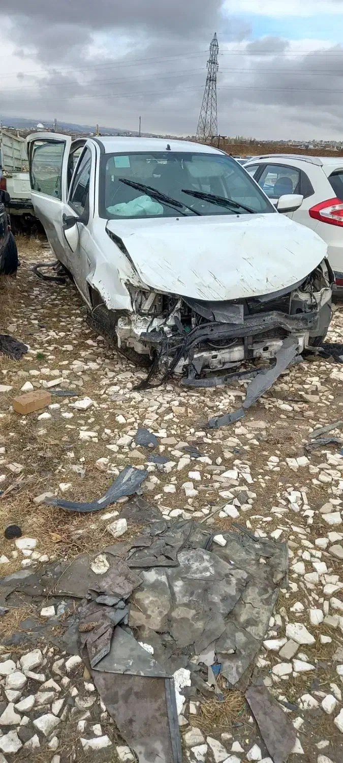 ساینا ۹۹ تصادفی|خودرو سواری و وانت|سقز, |دیوار