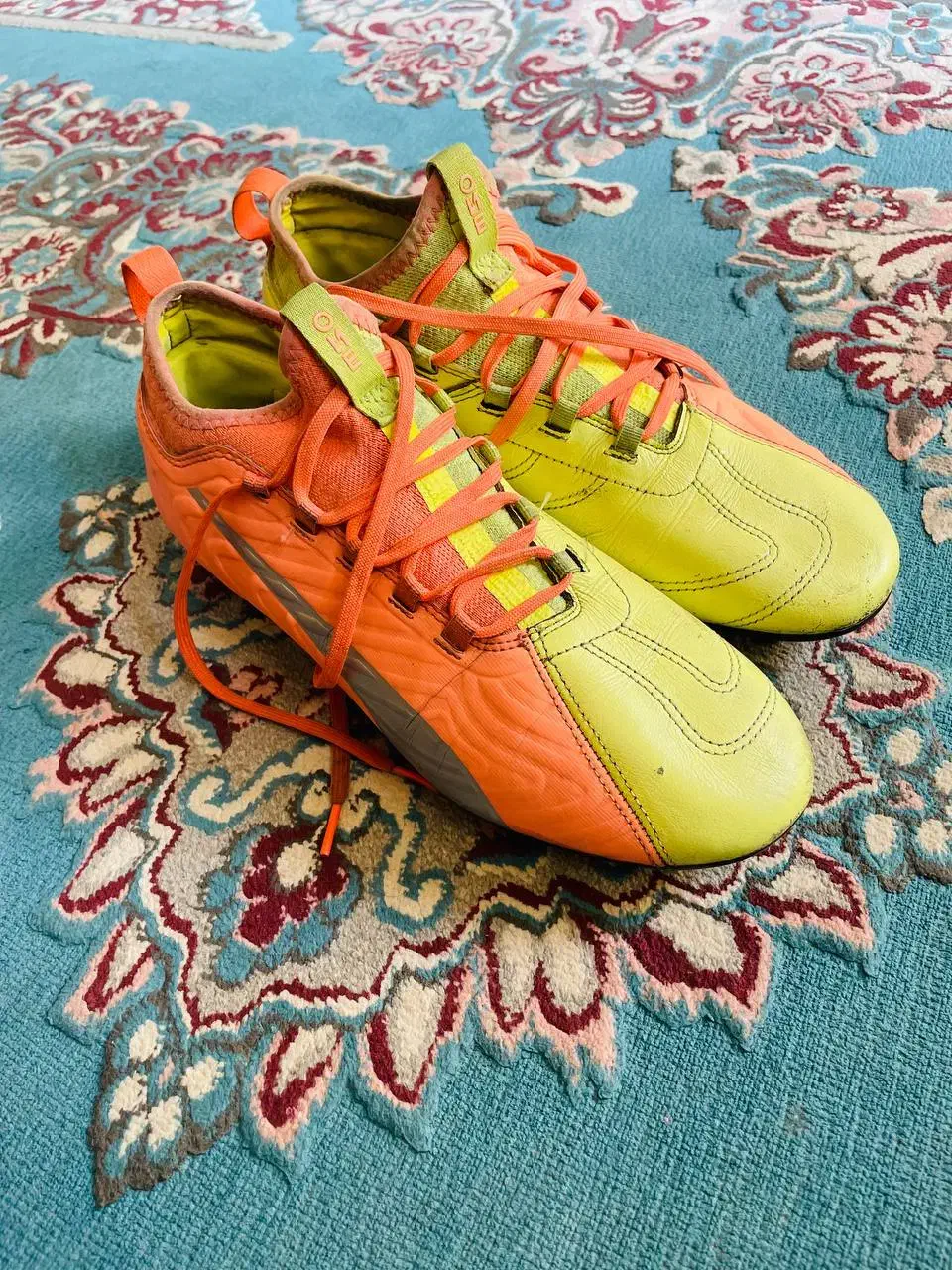 استوک فوتبال سایز 42|کیف، کفش، کمربند|خرقان, |دیوار