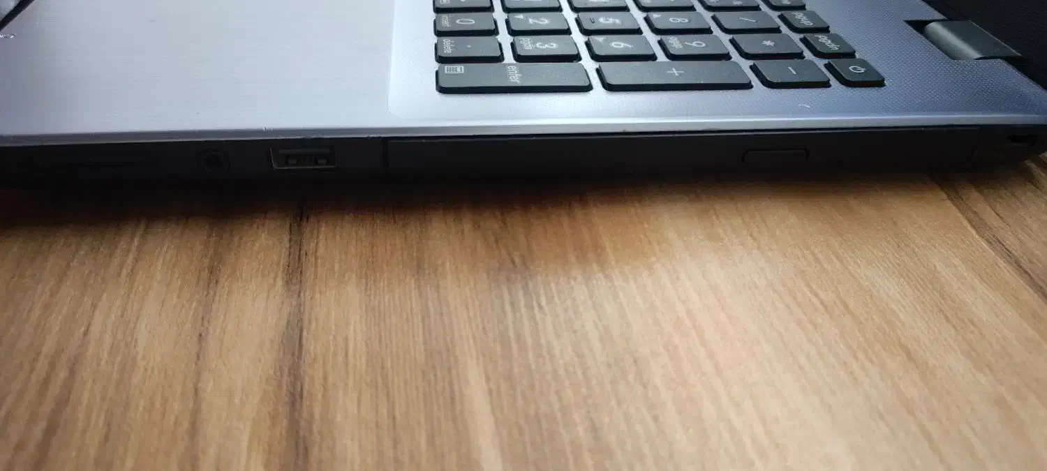 لبتاب ایسوز|رایانه همراه|قم, باغ کرباسی|دیوار