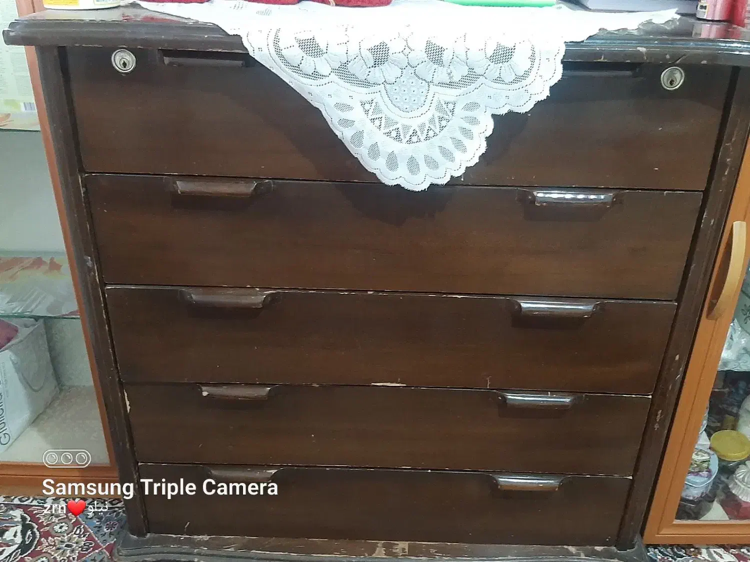 فروش تخت فرفورژه یک نفره وفرش و....|مبلمان خانگی و میز عسلی|شاهینشهر, شهرک گلدیس|دیوار