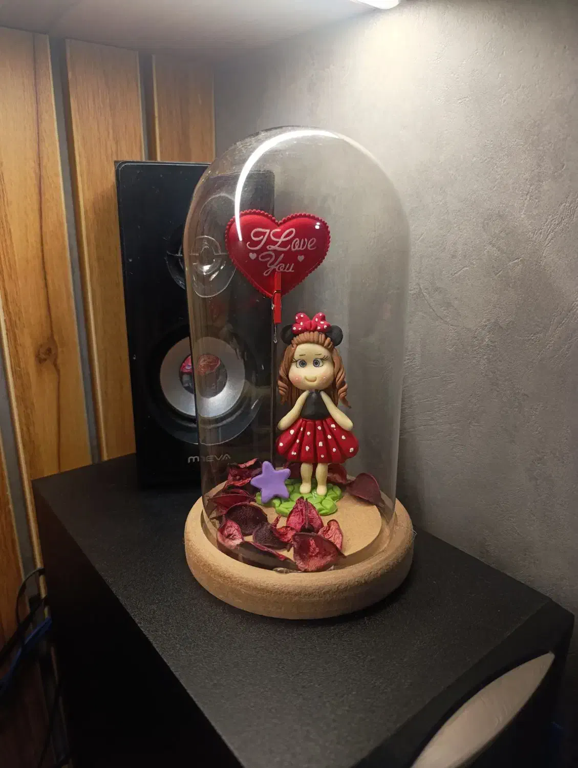 دختر داخل شیشه حبابی نو|مجسمه، تندیس، ماکت|محمدیه-قزوین, |دیوار