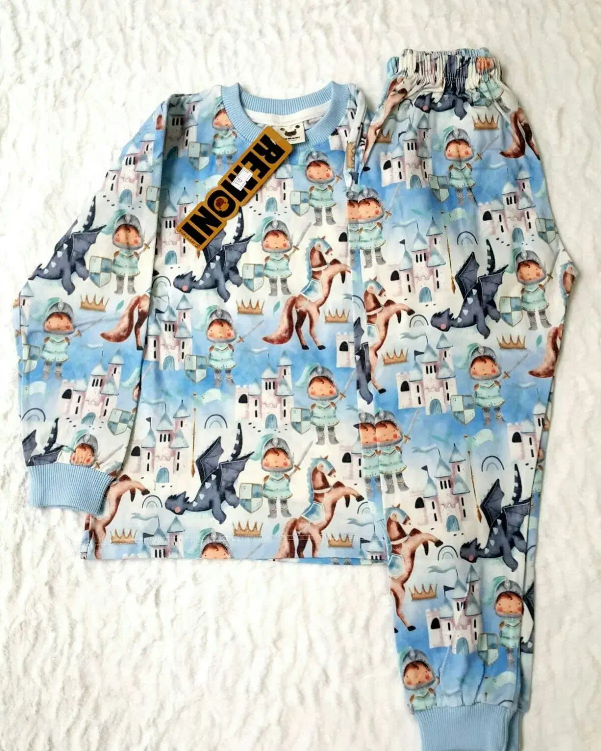 پوشاک به قیمت اقتصادی|کفش و لباس بچه|خاش, |دیوار