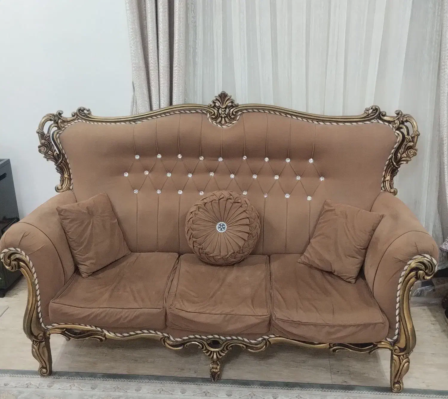 مبل هفت نفره در حد نو|مبلمان خانگی و میز عسلی|رشت, گلزاران|دیوار