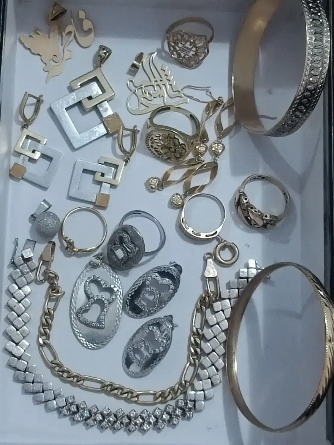 حدود ۹۰ گرم طلا ۱۵۰ بالای تابلو|جواهرات|تهران, قصر فیروزه ۱|دیوار