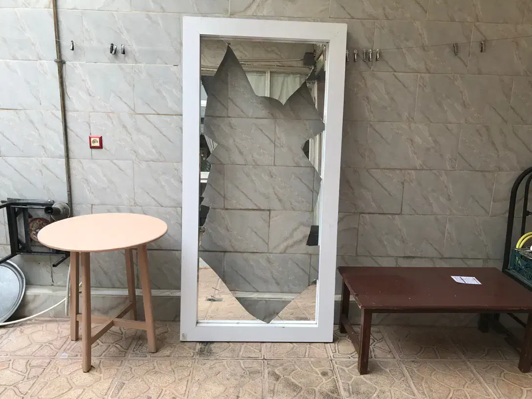 آینه ایستاده ارایشگاه دوتا میز|آینه|اصفهان, آفاران|دیوار