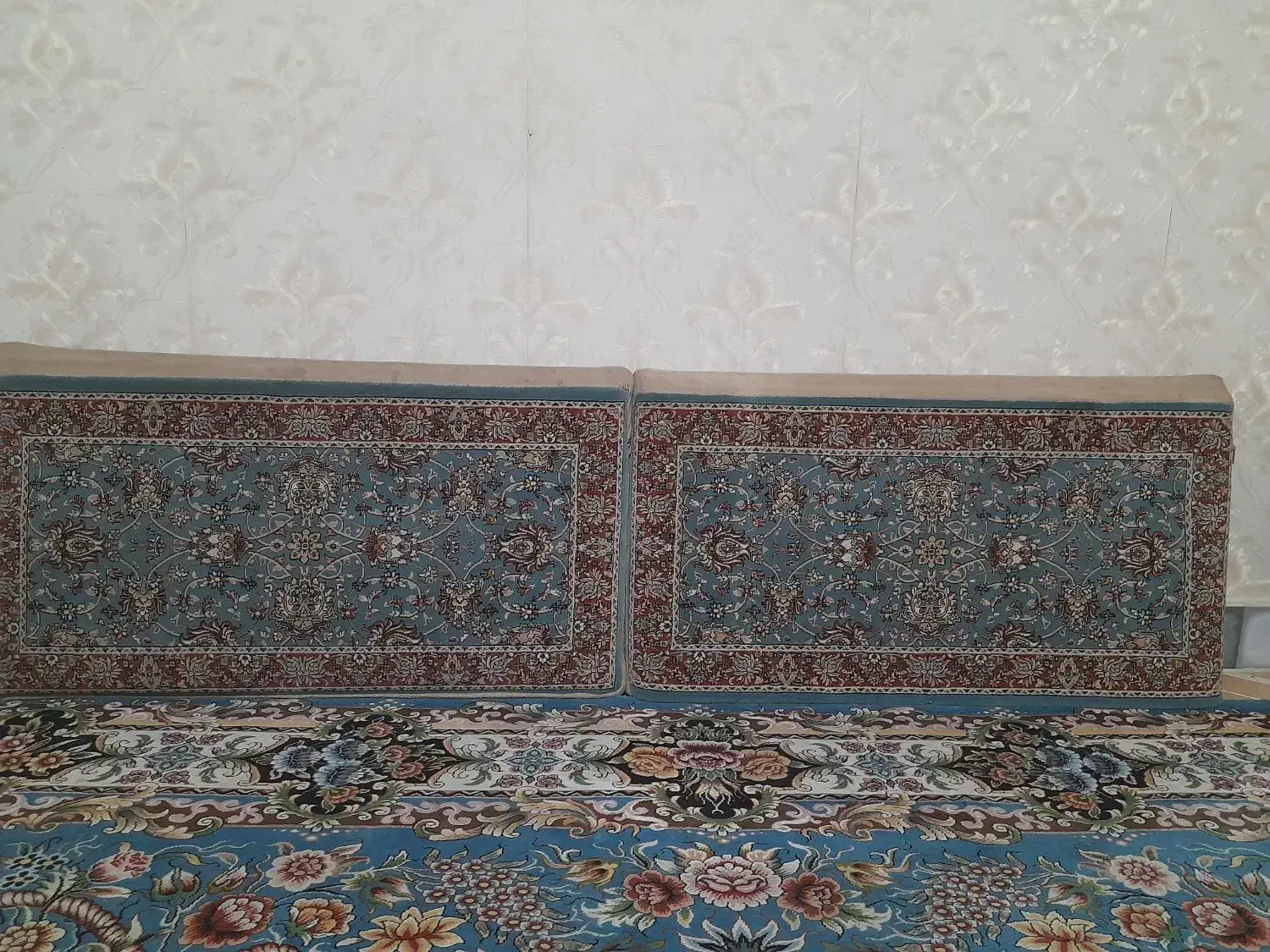 پشتی آبی رنگ|پشتی|الوند, |دیوار