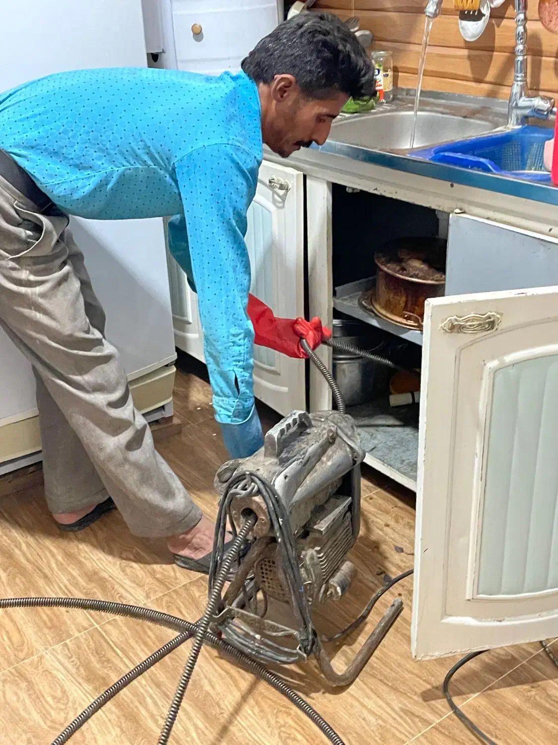 بازکردن لوله فاضلاب.بادستگاه|خدمات پیشه و مهارت|داراب, |دیوار