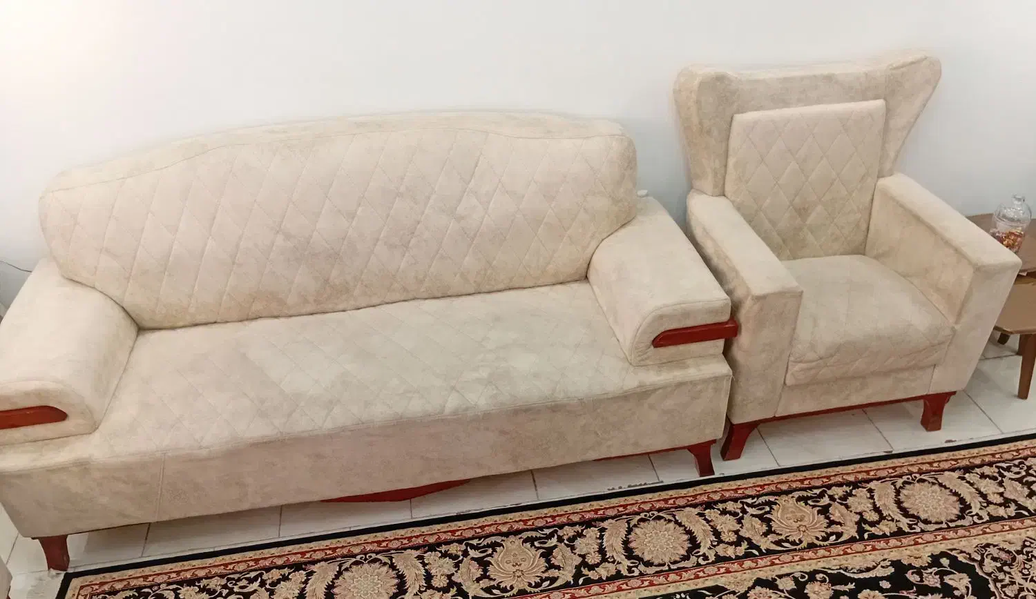 مبل کرم رنگ هفت نفره|مبلمان خانگی و میز عسلی|خمام, |دیوار