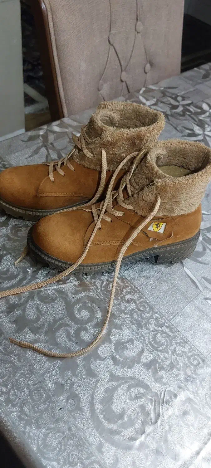 نیم پوت|کیف، کفش، کمربند|نیشابور, شهرک بسیج|دیوار