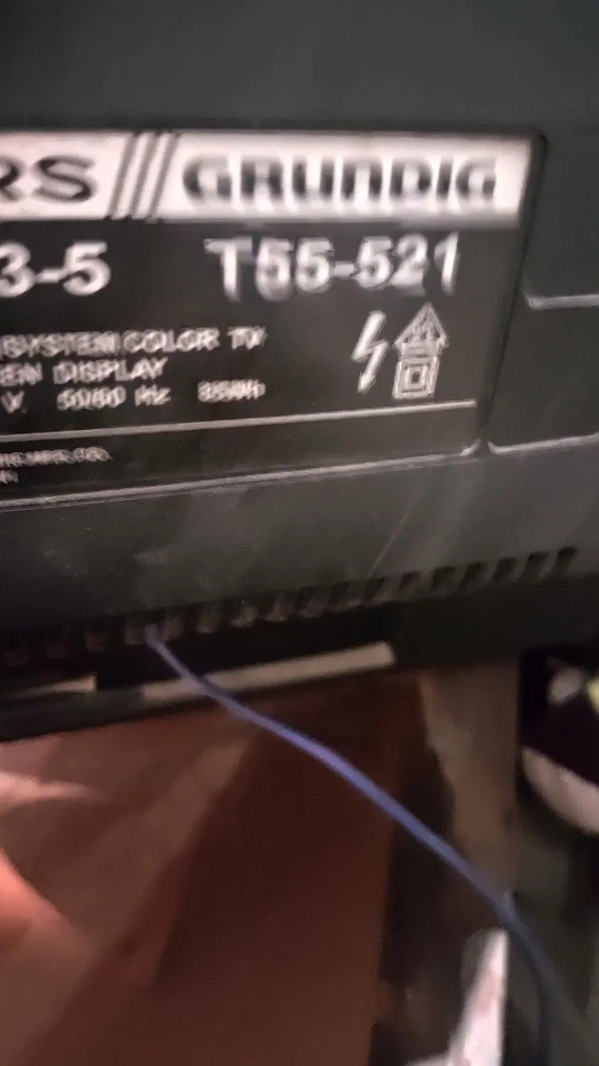 تلویزیون گراندیگ همراه با میز تلویزیون|تلویزیون و پروژکتور|تهران, شهرک دانشگاه|دیوار
