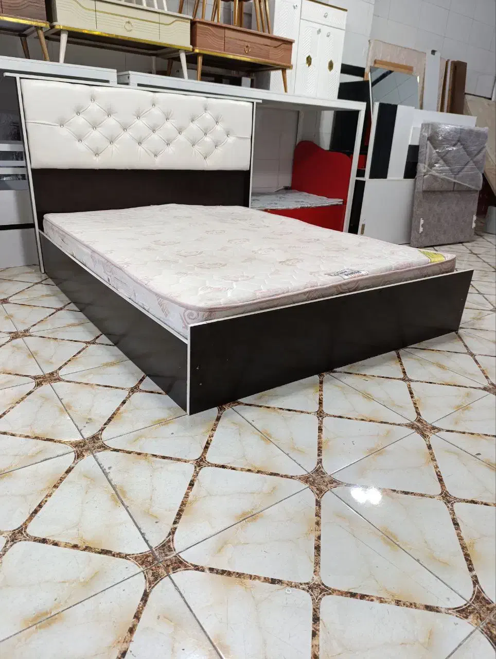 تخت و خواب دو نفره تمام ام دی اف همراه تشک|تخت و سرویس خواب|مهاباد (آذربایجان غربی), |دیوار