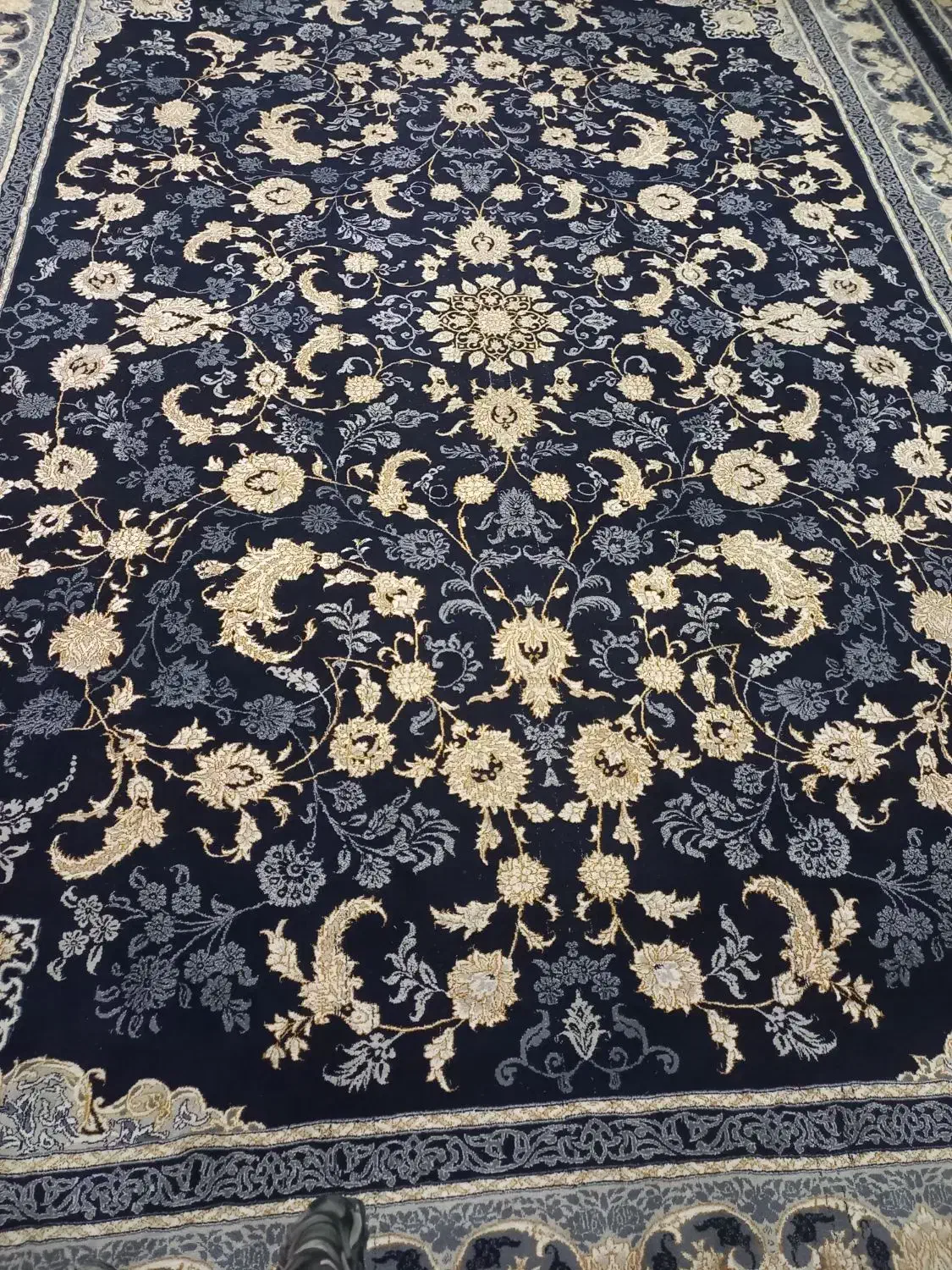 دوعددفرش ۷۰۰شانه پاتریس طرح گل افشان|فرش|چناران, |دیوار