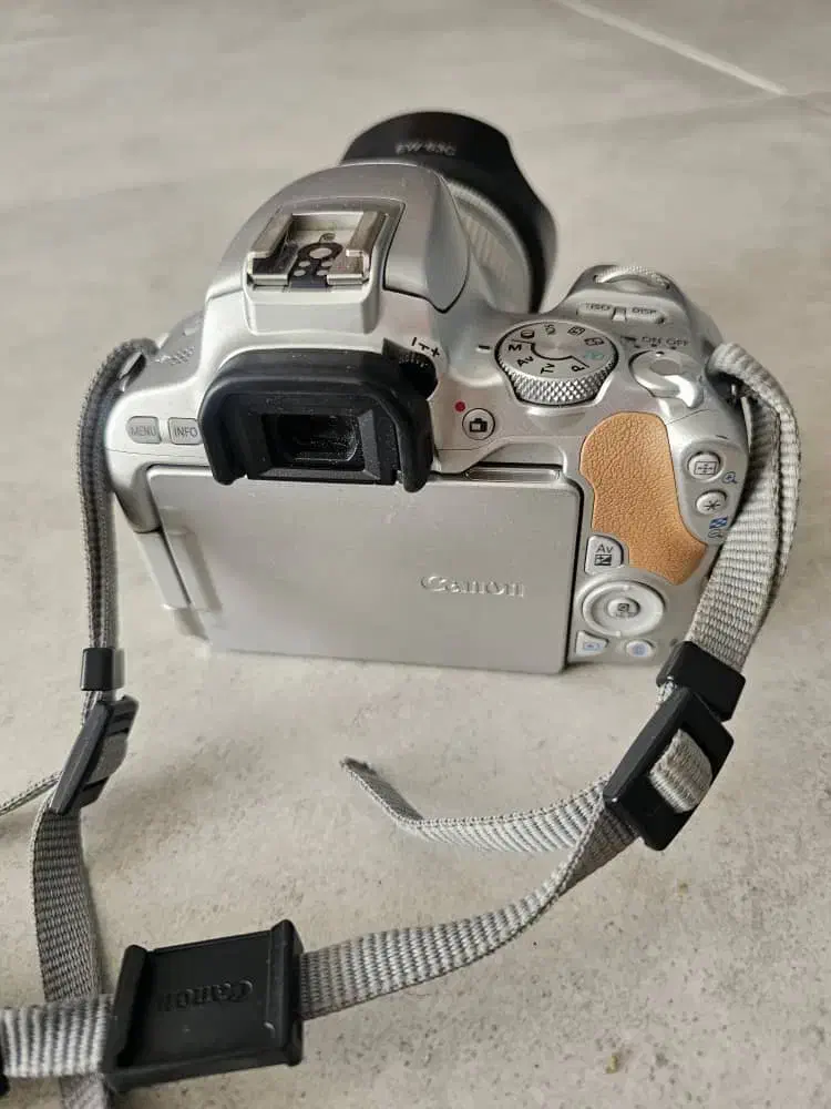 دوربین 200D|دوربین عکاسی و فیلمبرداری|نجفآباد, قلعه سفید|دیوار