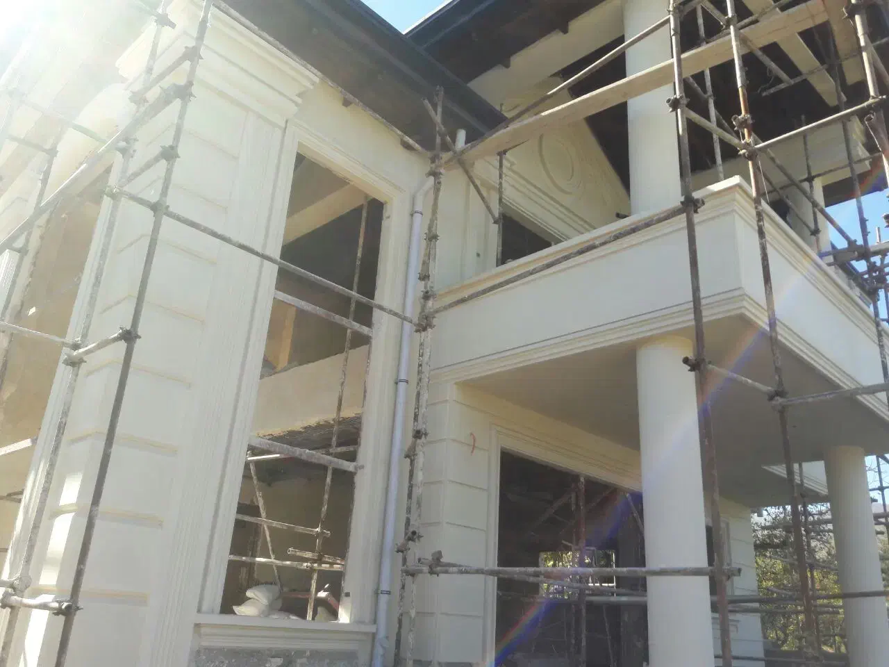 سیمانکاری محوطه‌سازی حرفه‌ای طرح سنگ چوب نما رومی|خدمات پیشه و مهارت|شیراز, مسلم|دیوار