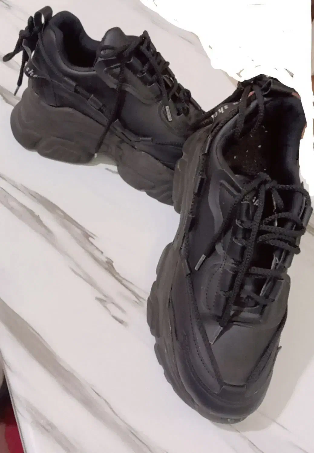 کفش|کیف، کفش، کمربند|بروجرد, |دیوار