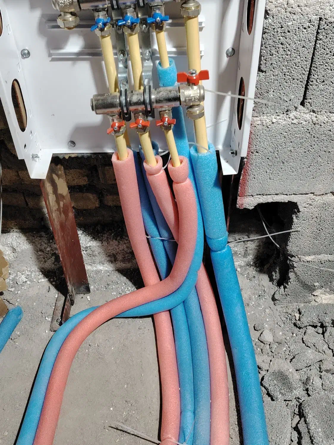 لوله کشی ساختمان  و خورده کاری و نصب شبر آلات|خدمات پیشه و مهارت|یزد, |دیوار